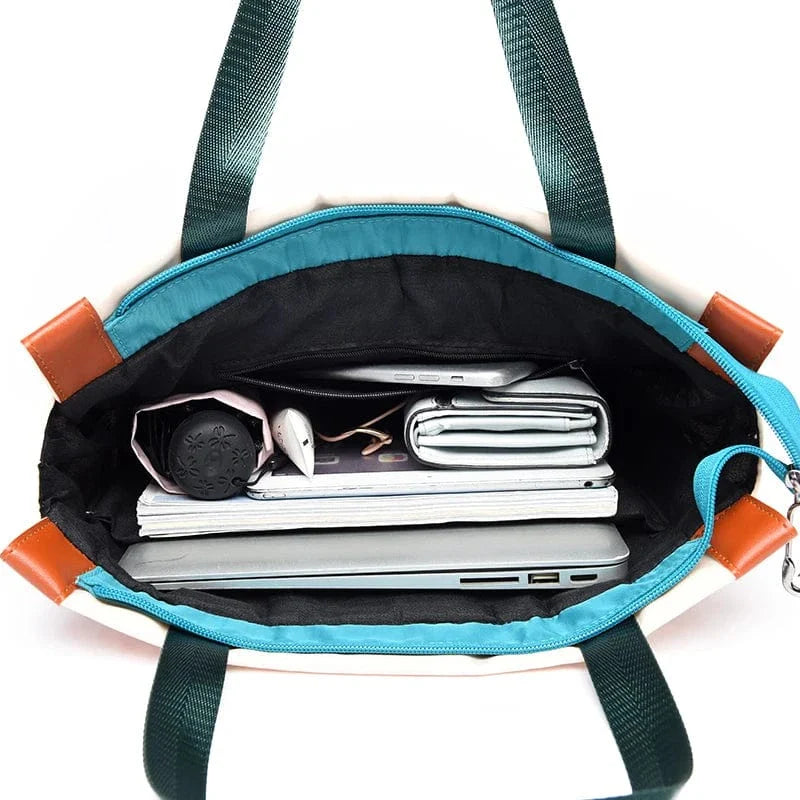 style sac à dos bleu et beige
