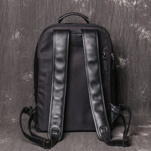 Cuir noir poche zippée