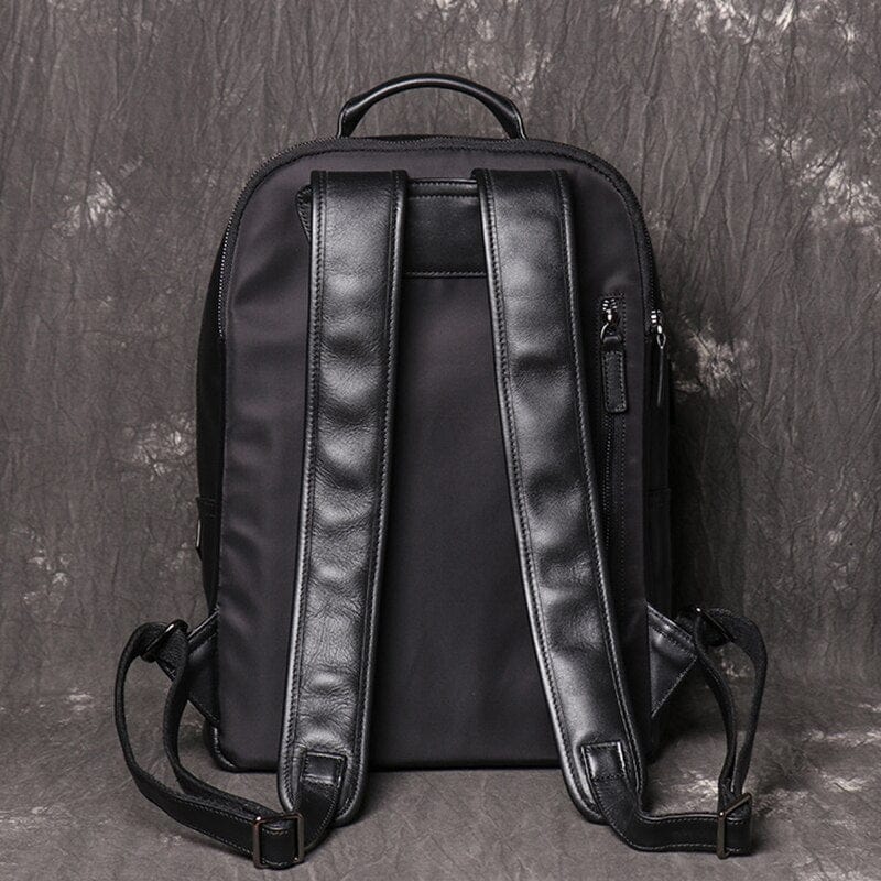 Cuir noir poche zippée