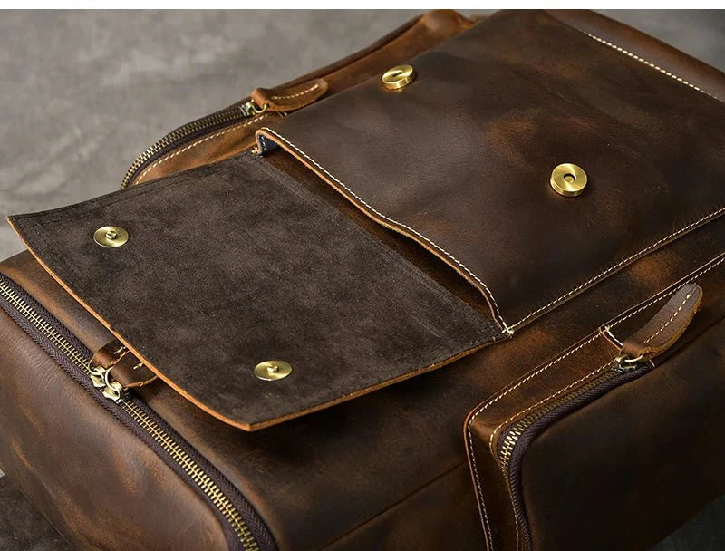 sac à dos sobre noir