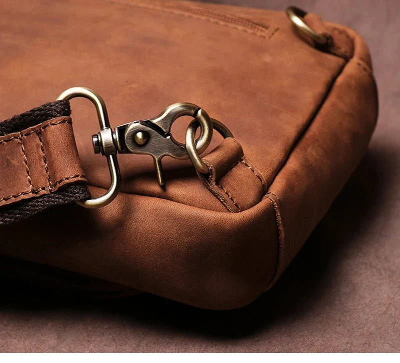 femme sacoche cuir moderne